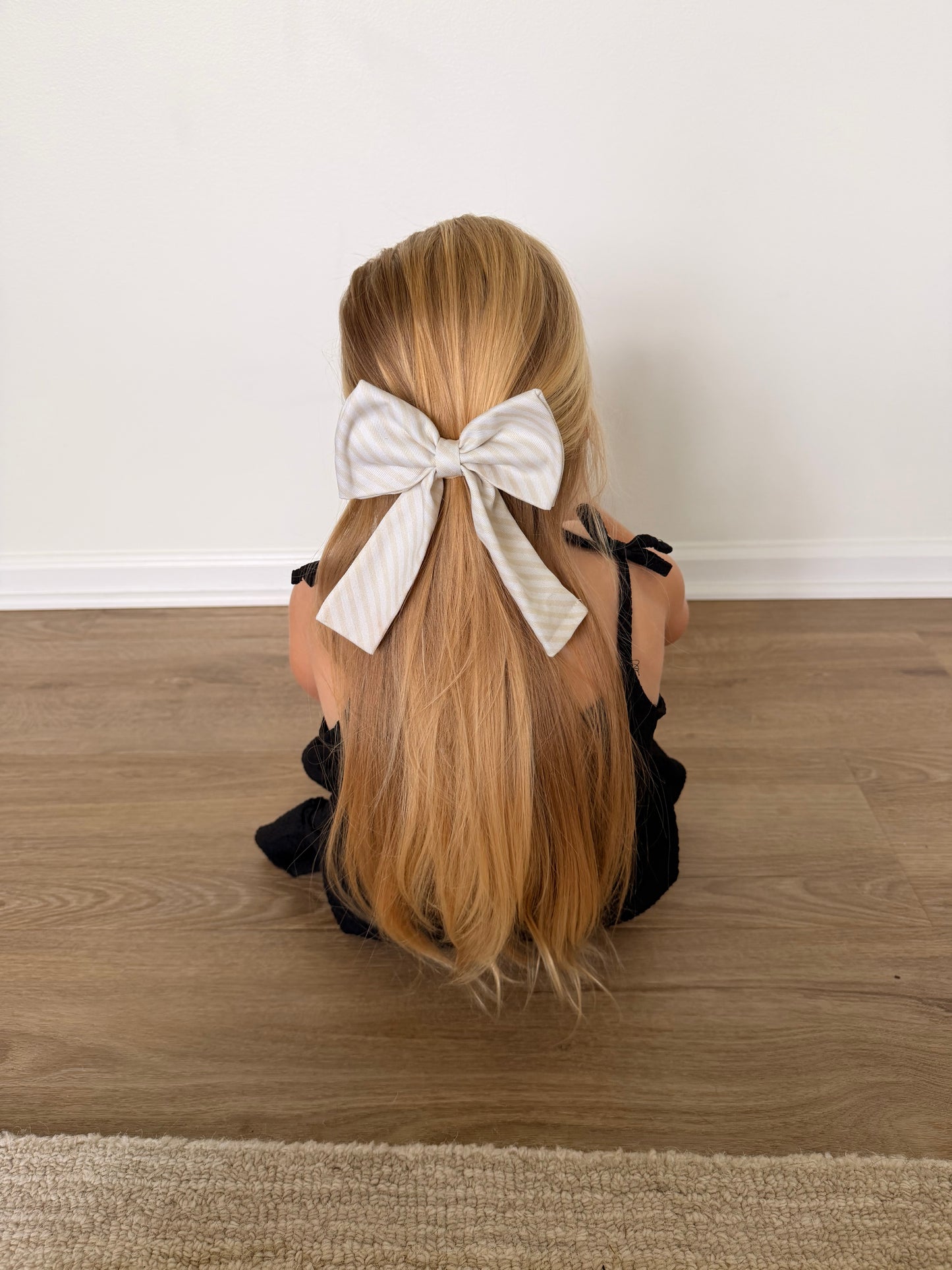 The Bow That Goes with Everything - Cream Stripe